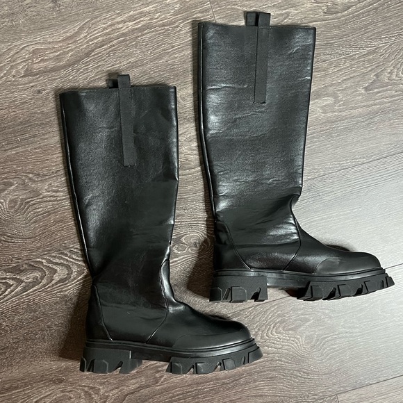 PUBLIC DESIRE LUG SOLE BOOTS - Picture 2 of 3